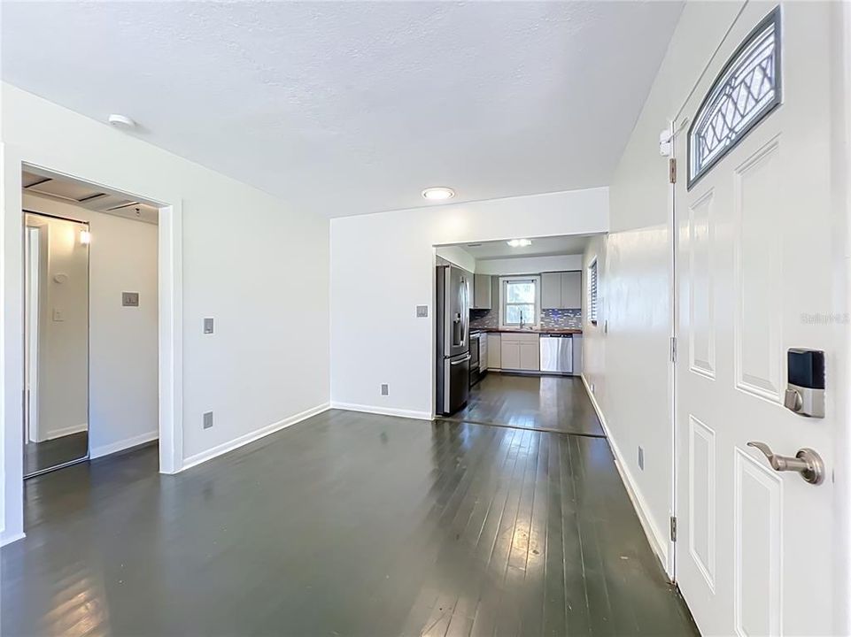 For Sale: $325,000 (2 beds, 1 baths, 1040 Square Feet)