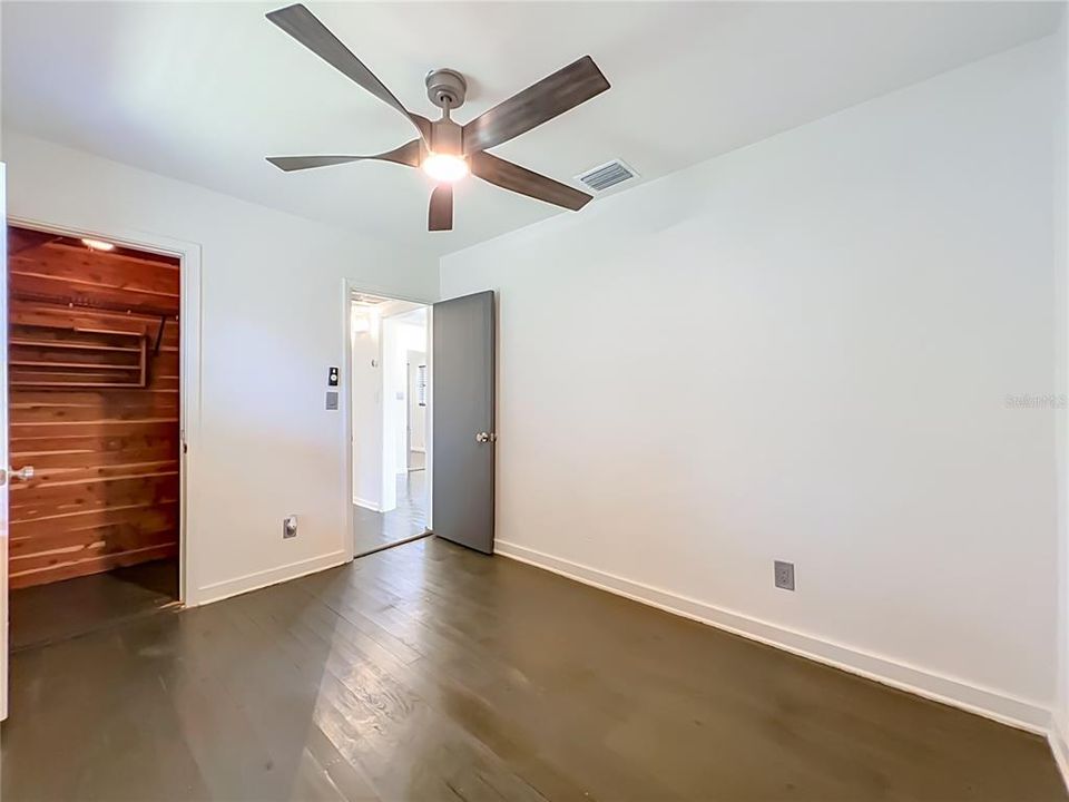 For Sale: $325,000 (2 beds, 1 baths, 1040 Square Feet)