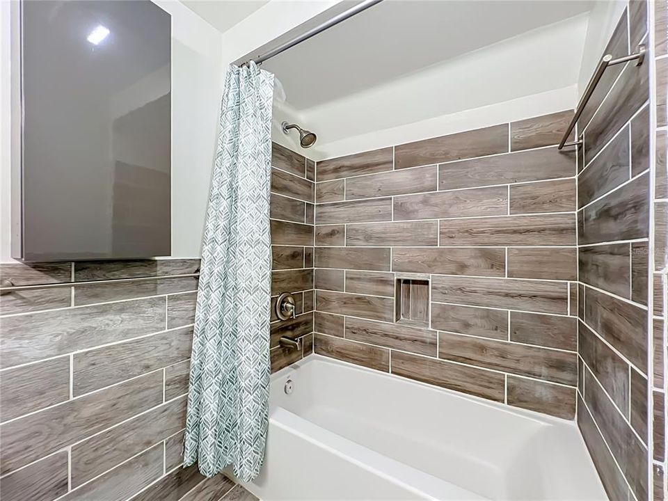 For Sale: $325,000 (2 beds, 1 baths, 1040 Square Feet)