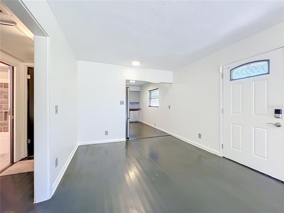For Sale: $325,000 (2 beds, 1 baths, 1040 Square Feet)