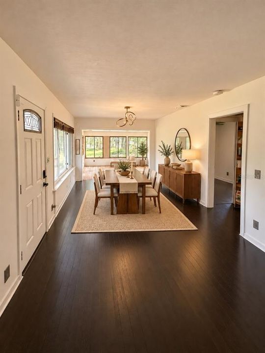 For Sale: $325,000 (2 beds, 1 baths, 1040 Square Feet)