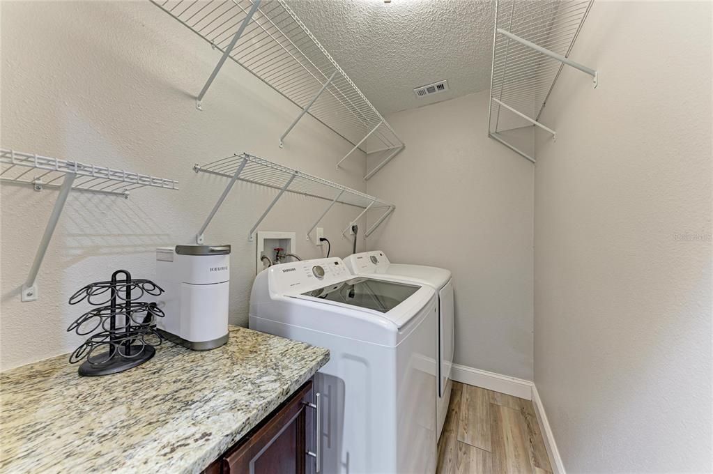 En Venta: $415,000 (3 camas, 2 baños, 1354 Pies cuadrados)