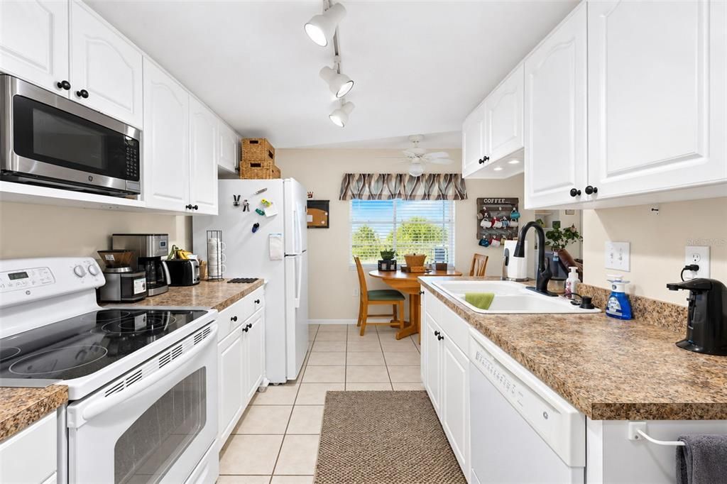 На продажу: $259,000 (2 спален, 2 ванн, 1508 Квадратных фут)