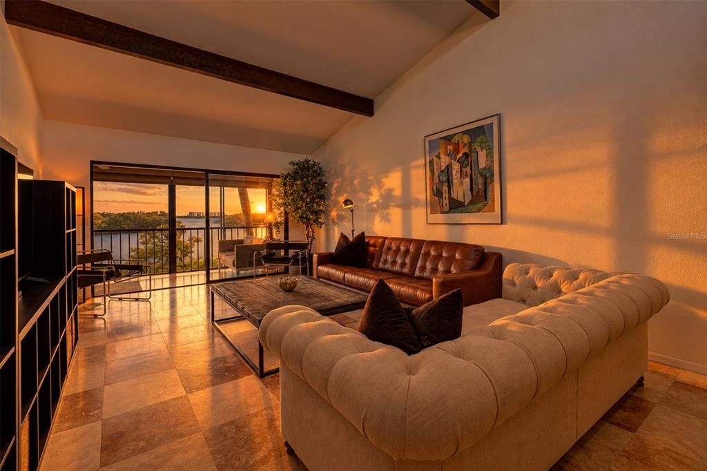 En Venta: $525,000 (2 camas, 2 baños, 1216 Pies cuadrados)