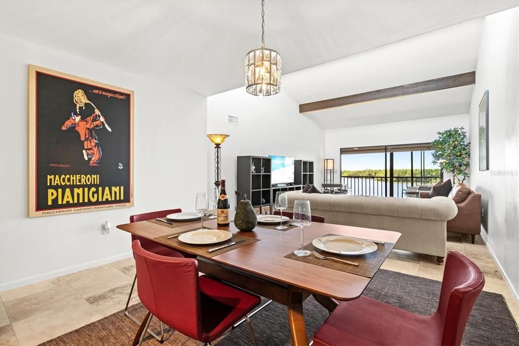 En Venta: $525,000 (2 camas, 2 baños, 1216 Pies cuadrados)