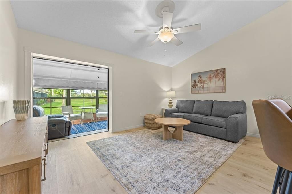 For Sale: $169,000 (1 beds, 1 baths, 635 Square Feet)