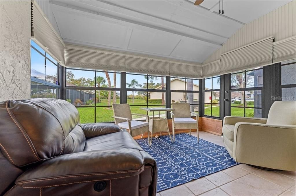 For Sale: $169,000 (1 beds, 1 baths, 635 Square Feet)