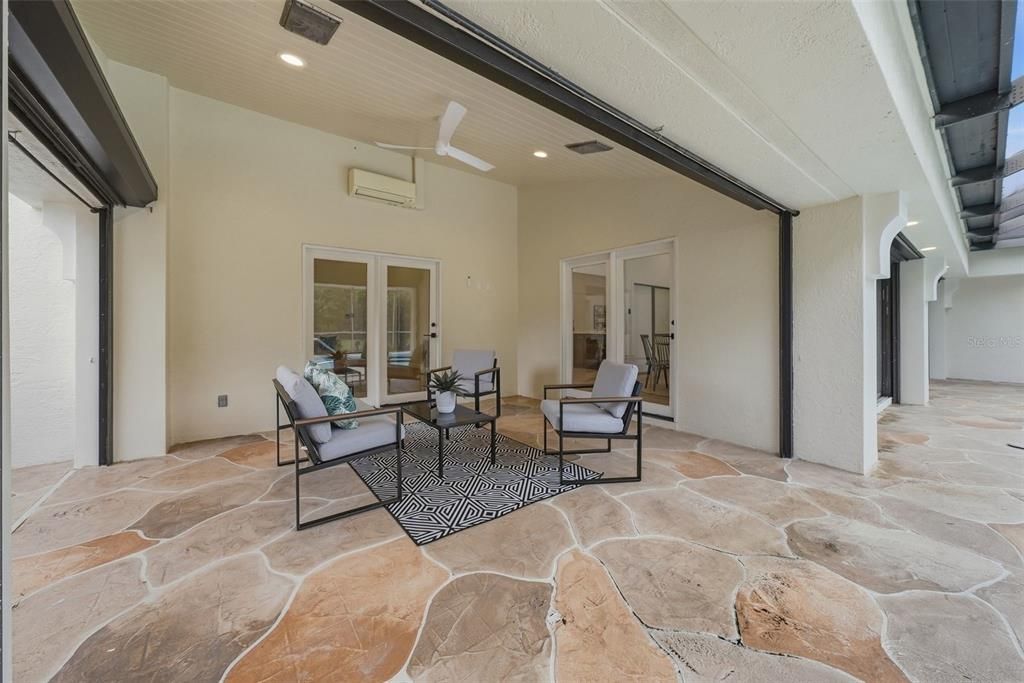En Venta: $1,095,000 (4 camas, 4 baños, 3096 Pies cuadrados)