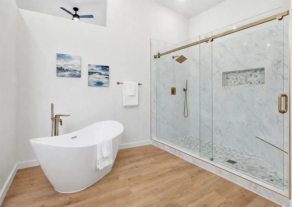 En Venta: $1,095,000 (4 camas, 4 baños, 3096 Pies cuadrados)