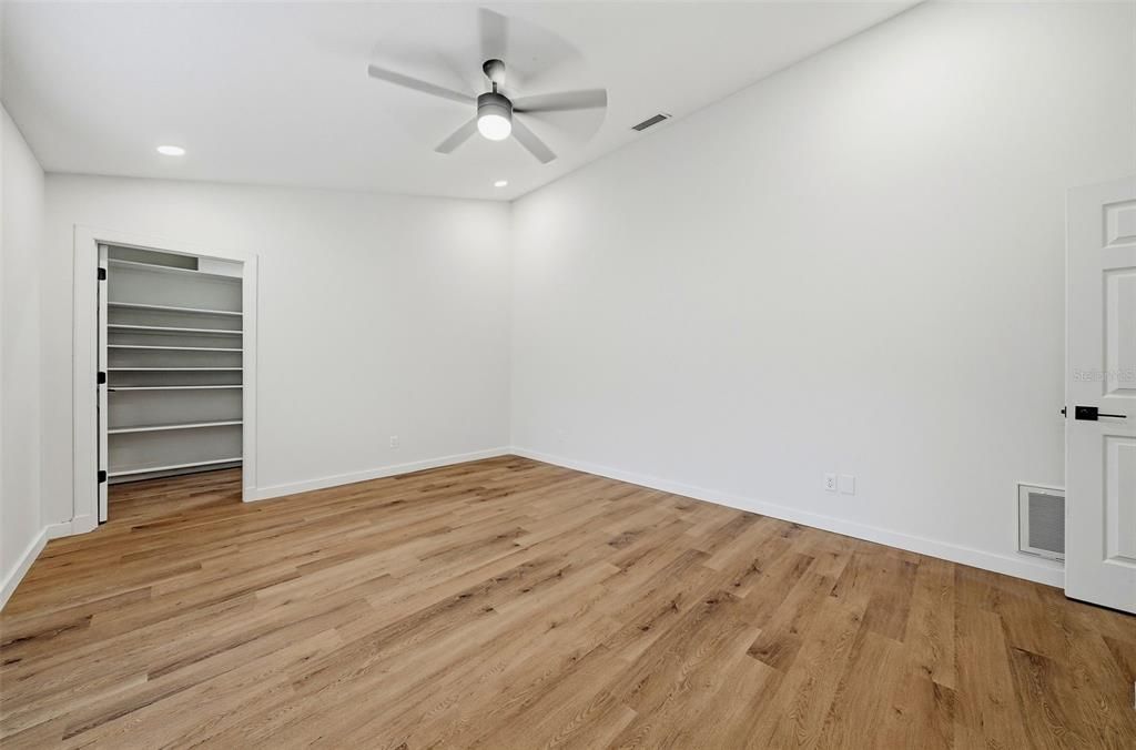 En Venta: $1,095,000 (4 camas, 4 baños, 3096 Pies cuadrados)