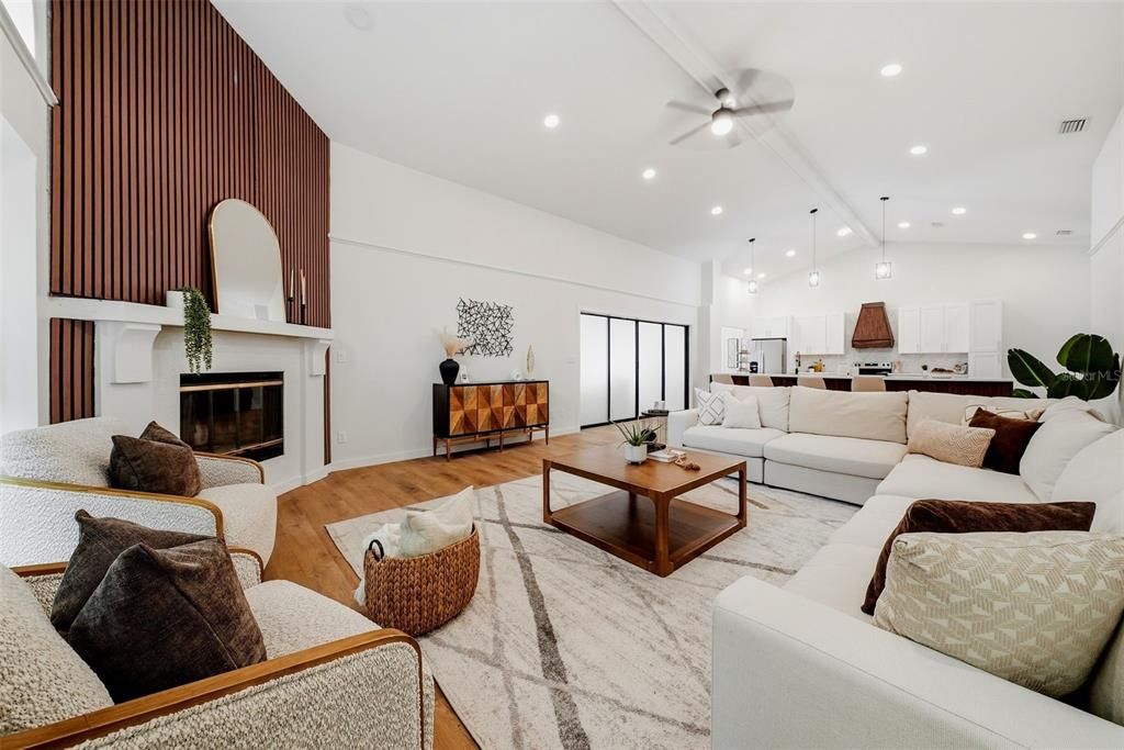 En Venta: $1,095,000 (4 camas, 4 baños, 3096 Pies cuadrados)