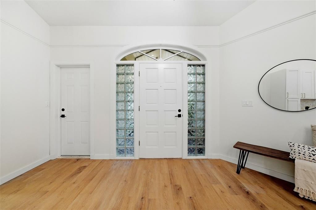 En Venta: $1,095,000 (4 camas, 4 baños, 3096 Pies cuadrados)