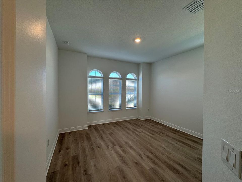 For Rent: $4,500 (5 beds, 4 baths, 3446 Square Feet)