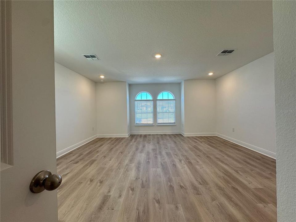 For Rent: $4,500 (5 beds, 4 baths, 3446 Square Feet)