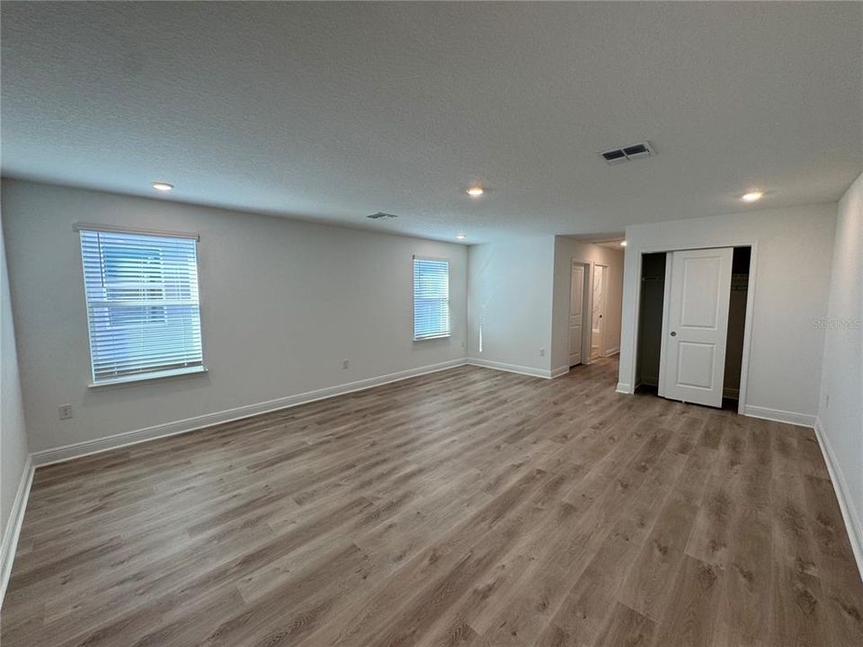 For Rent: $4,500 (5 beds, 4 baths, 3446 Square Feet)