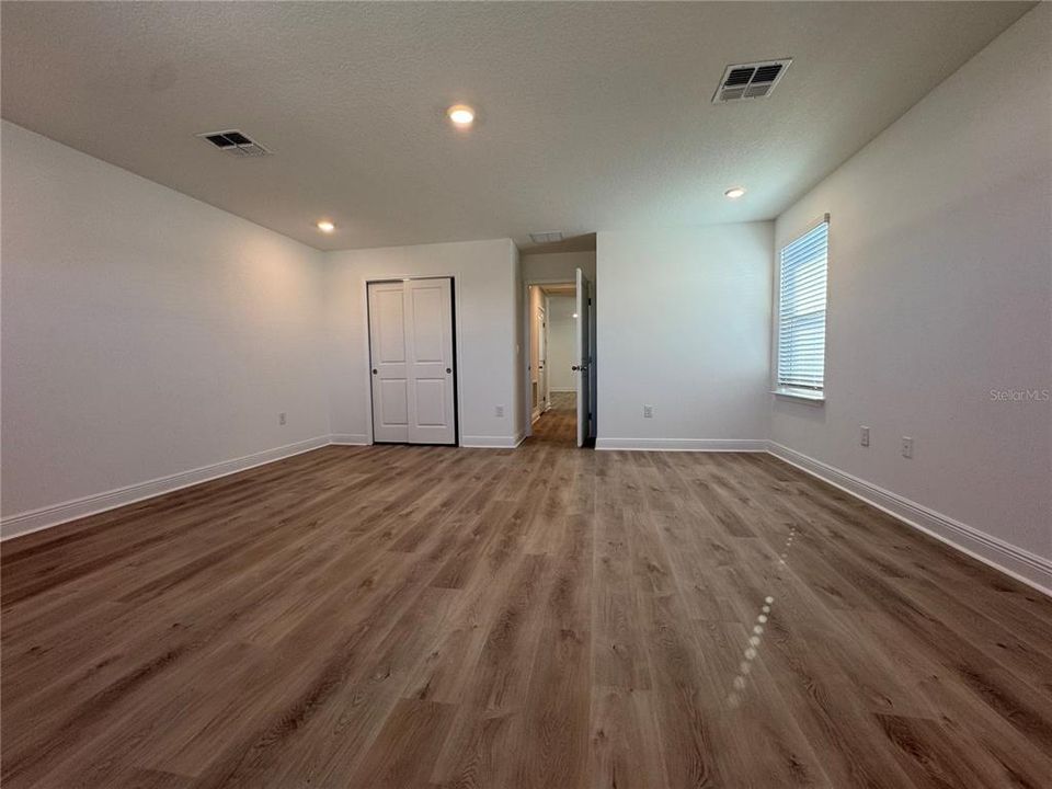 For Rent: $4,500 (5 beds, 4 baths, 3446 Square Feet)