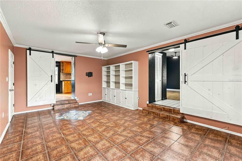 На продажу: $324,900 (3 спален, 2 ванн, 1800 Квадратных фут)