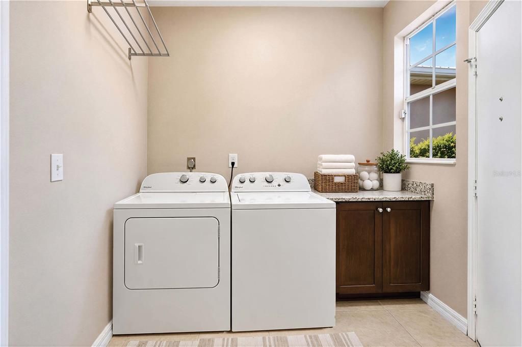 En Venta: $389,000 (3 camas, 2 baños, 2083 Pies cuadrados)