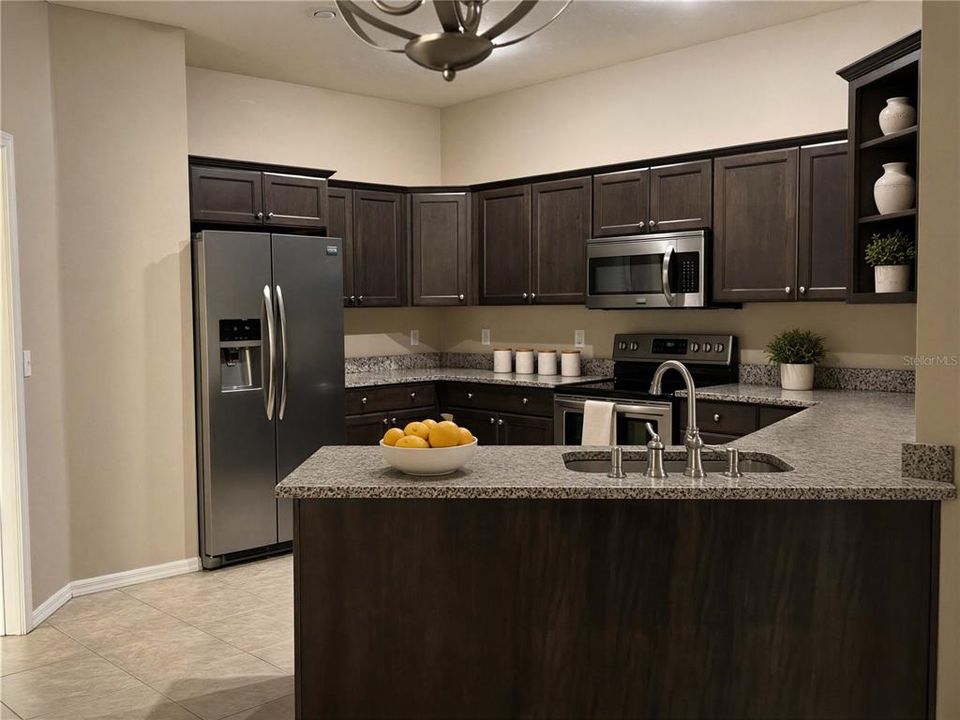 En Venta: $389,000 (3 camas, 2 baños, 2083 Pies cuadrados)