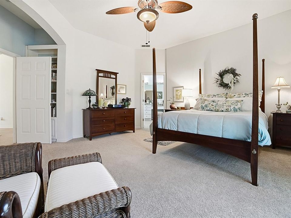 For Sale: $435,000 (3 beds, 2 baths, 2563 Square Feet)