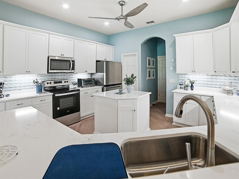 For Sale: $435,000 (3 beds, 2 baths, 2563 Square Feet)