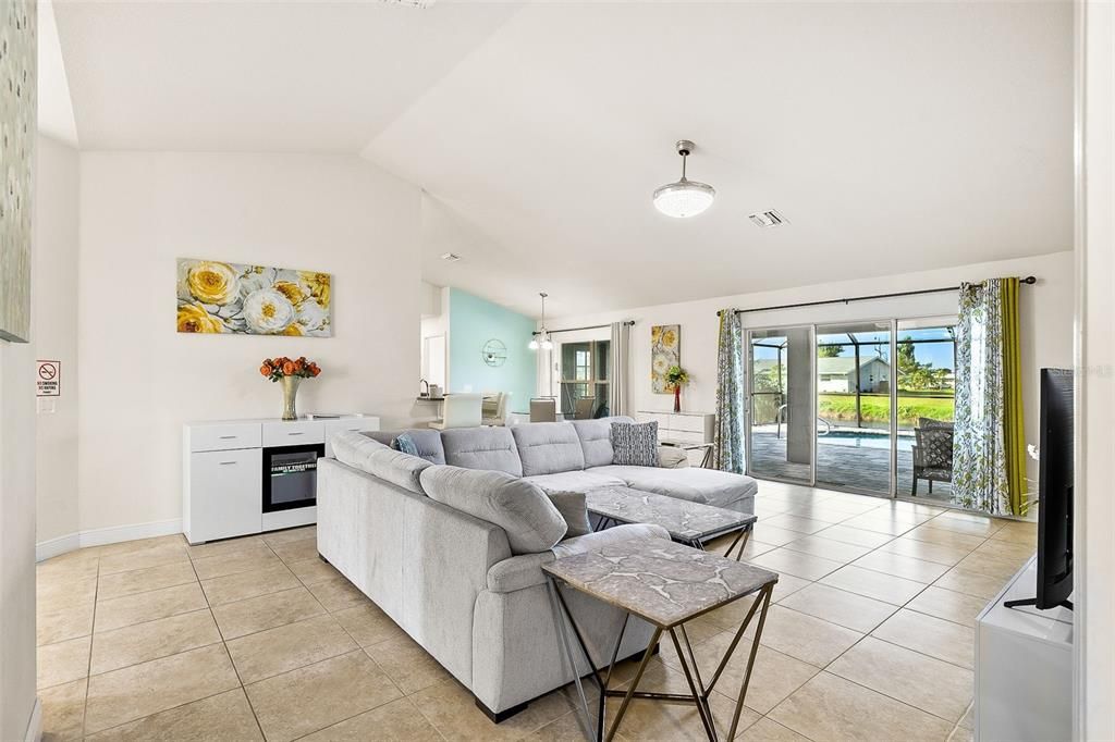 En Venta: $499,900 (4 camas, 2 baños, 2153 Pies cuadrados)