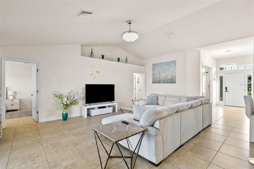 En Venta: $499,900 (4 camas, 2 baños, 2153 Pies cuadrados)