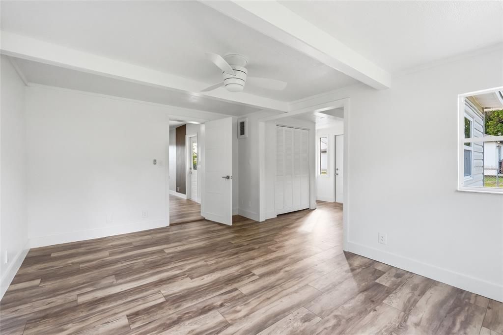 For Sale: $349,000 (3 beds, 1 baths, 1163 Square Feet)