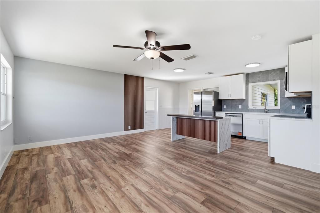 For Sale: $349,000 (3 beds, 1 baths, 1163 Square Feet)