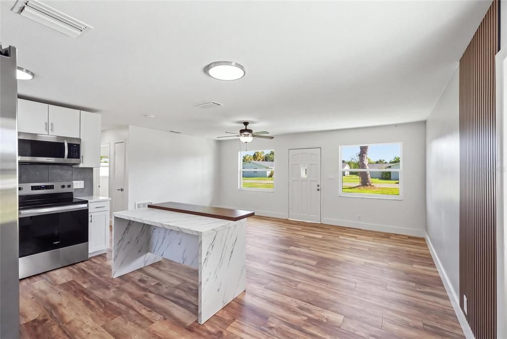 For Sale: $349,000 (3 beds, 1 baths, 1163 Square Feet)