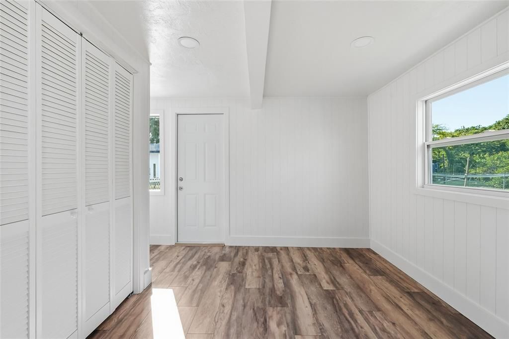 For Sale: $349,000 (3 beds, 1 baths, 1163 Square Feet)