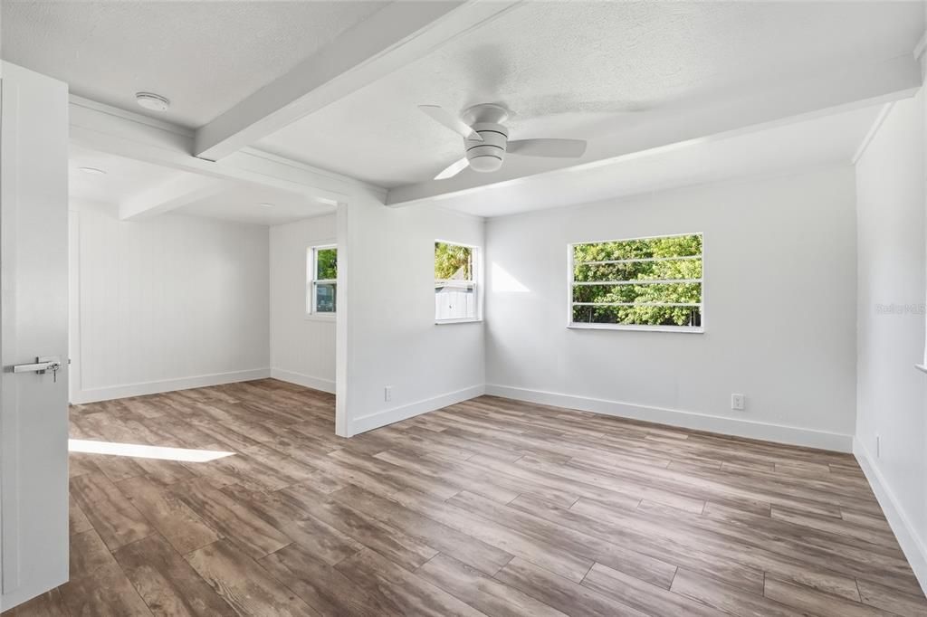 For Sale: $349,000 (3 beds, 1 baths, 1163 Square Feet)