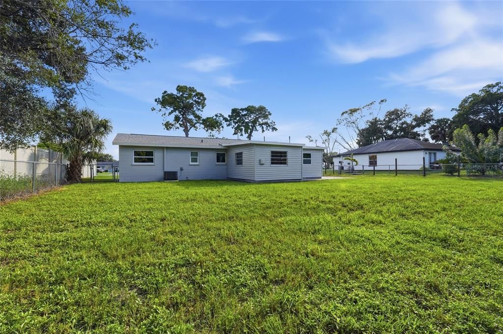 For Sale: $349,000 (3 beds, 1 baths, 1163 Square Feet)