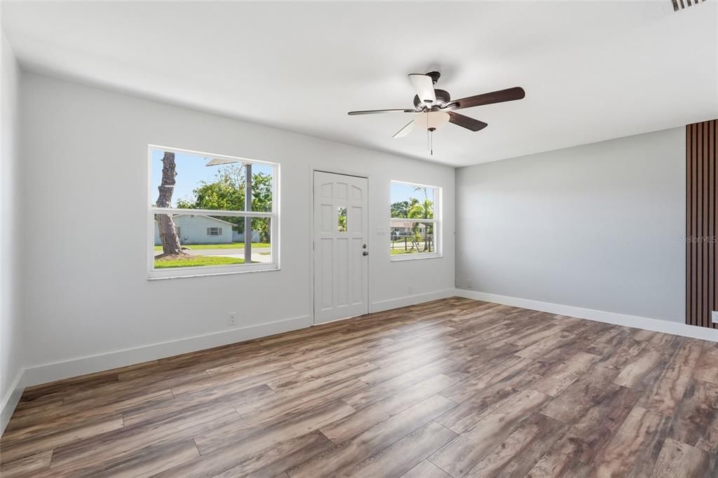 For Sale: $349,000 (3 beds, 1 baths, 1163 Square Feet)