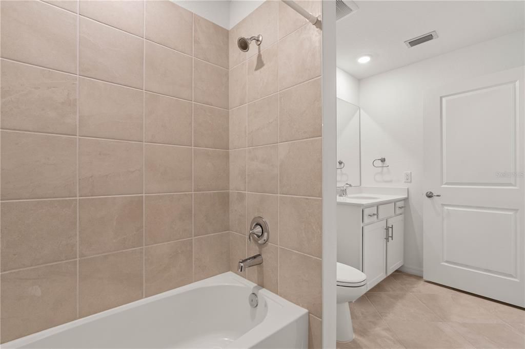 На продажу: $235,000 (3 спален, 2 ванн, 1123 Квадратных фут)