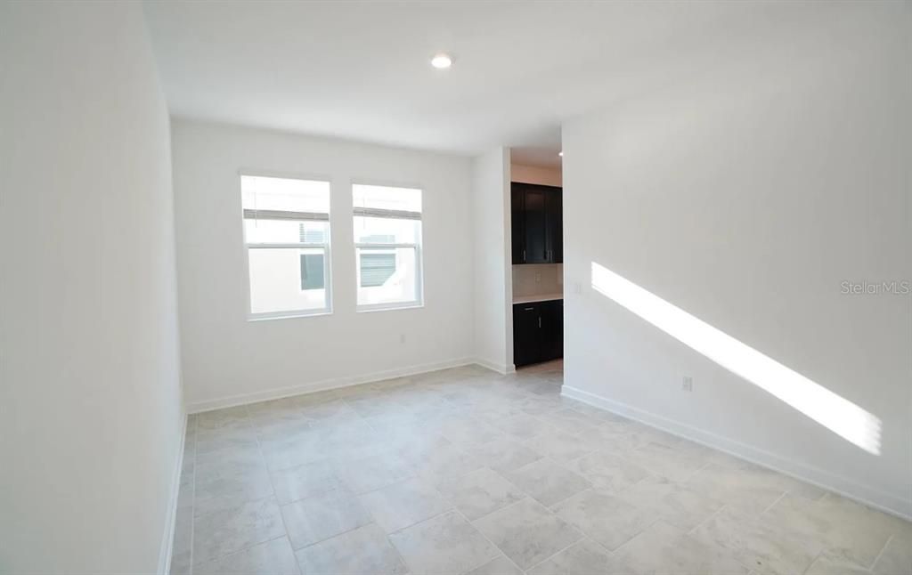 En Venta: $635,000 (5 camas, 4 baños, 3910 Pies cuadrados)