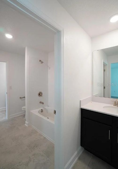 En Venta: $635,000 (5 camas, 4 baños, 3910 Pies cuadrados)