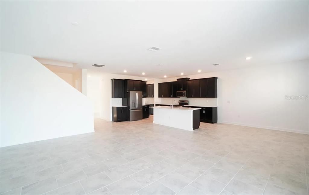 En Venta: $635,000 (5 camas, 4 baños, 3910 Pies cuadrados)