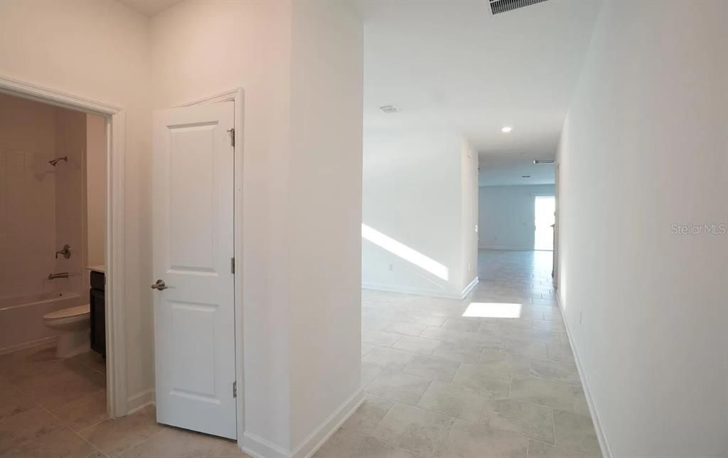 En Venta: $635,000 (5 camas, 4 baños, 3910 Pies cuadrados)