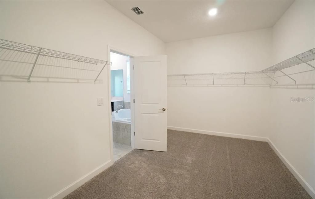 En Venta: $635,000 (5 camas, 4 baños, 3910 Pies cuadrados)