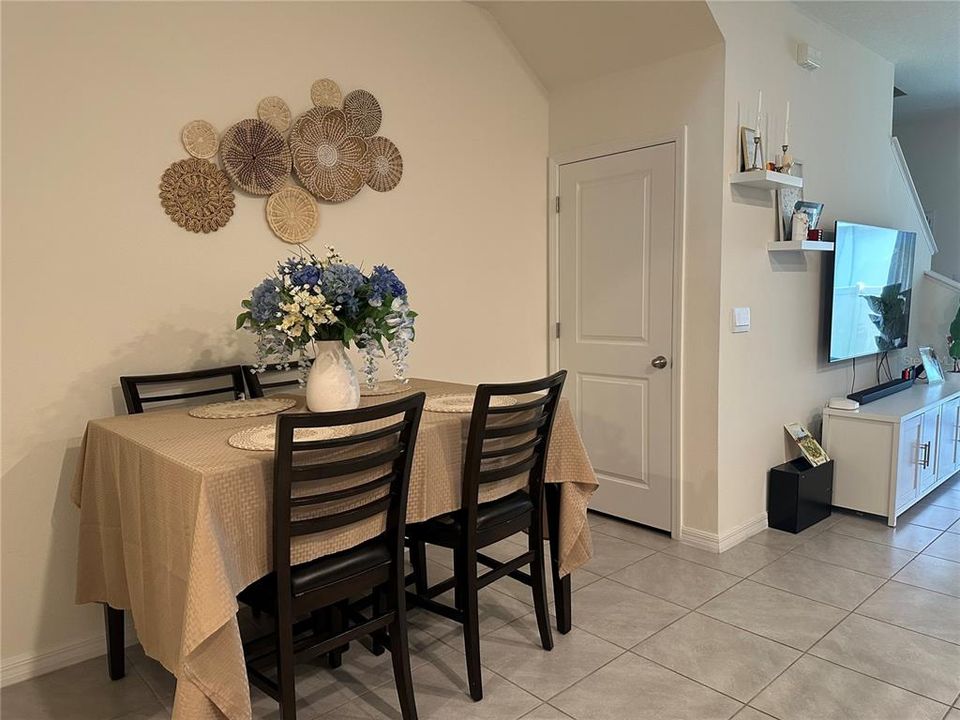 For Rent: $2,150 (3 beds, 2 baths, 1673 Square Feet)