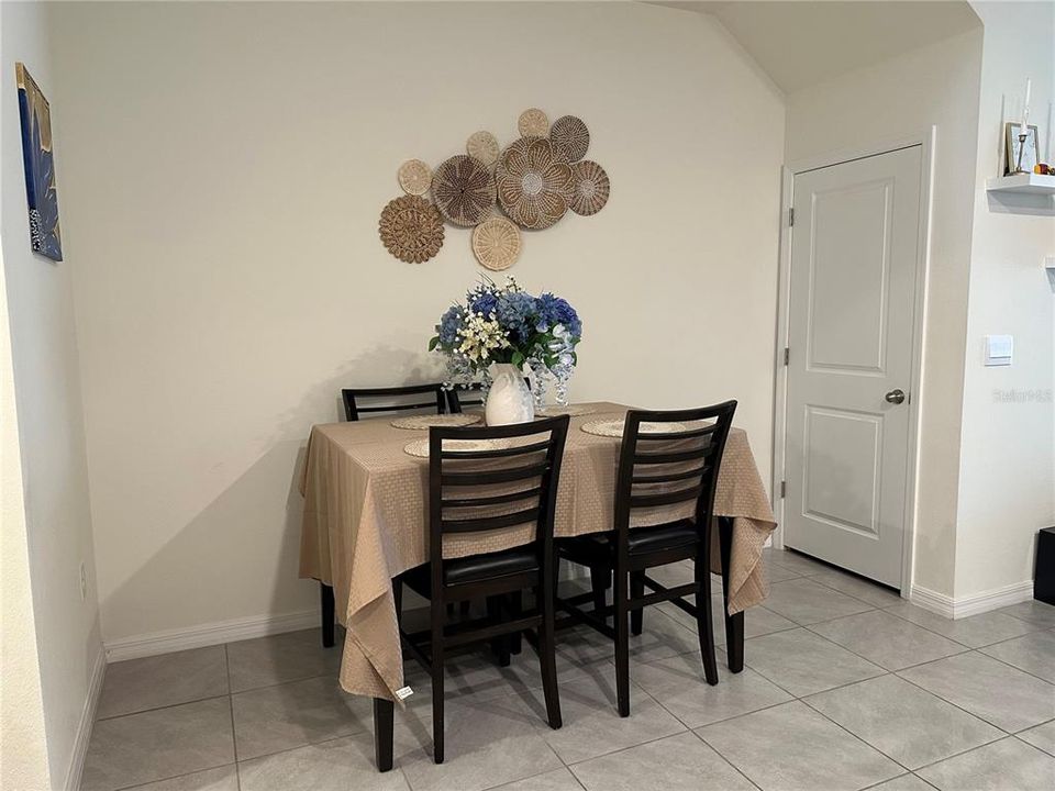 For Rent: $2,150 (3 beds, 2 baths, 1673 Square Feet)