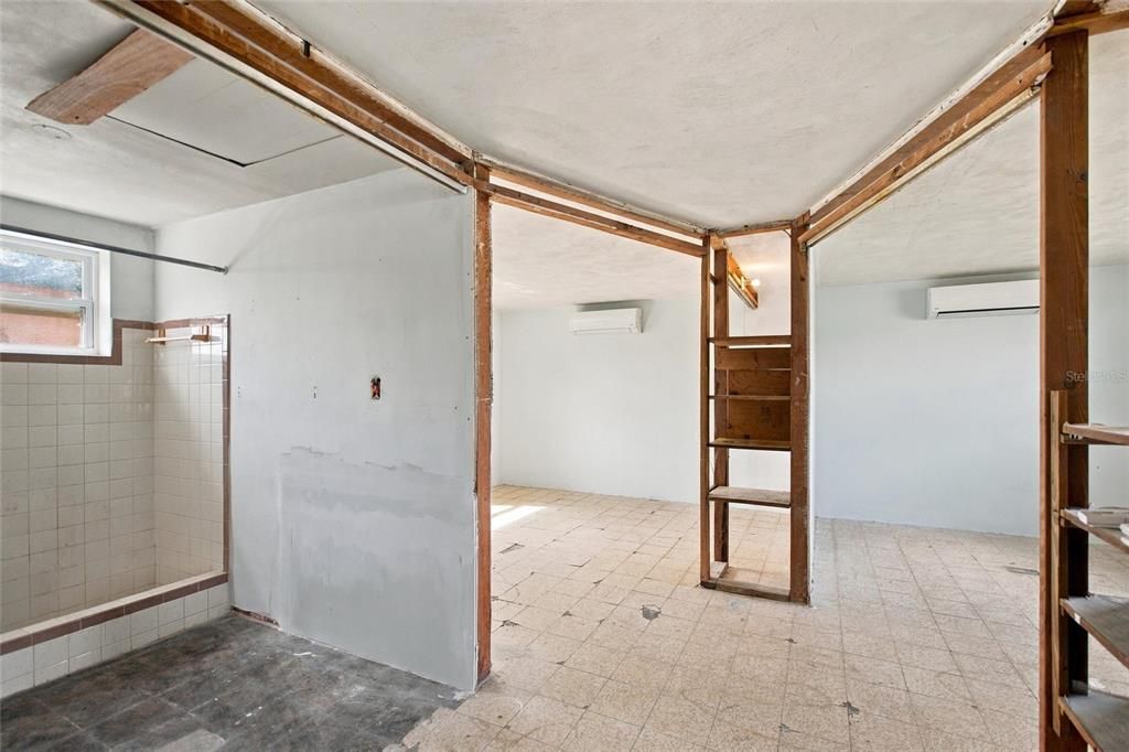 На продажу: $149,900 (2 спален, 1 ванн, 704 Квадратных фут)