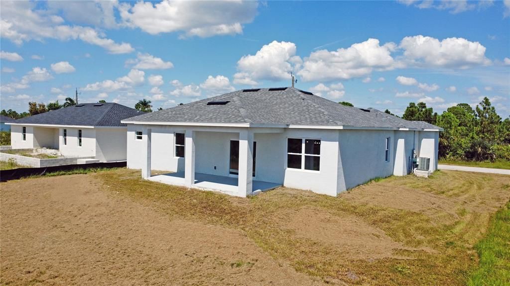 For Sale: $345,000 (2 beds, 4 baths, 1744 Square Feet)