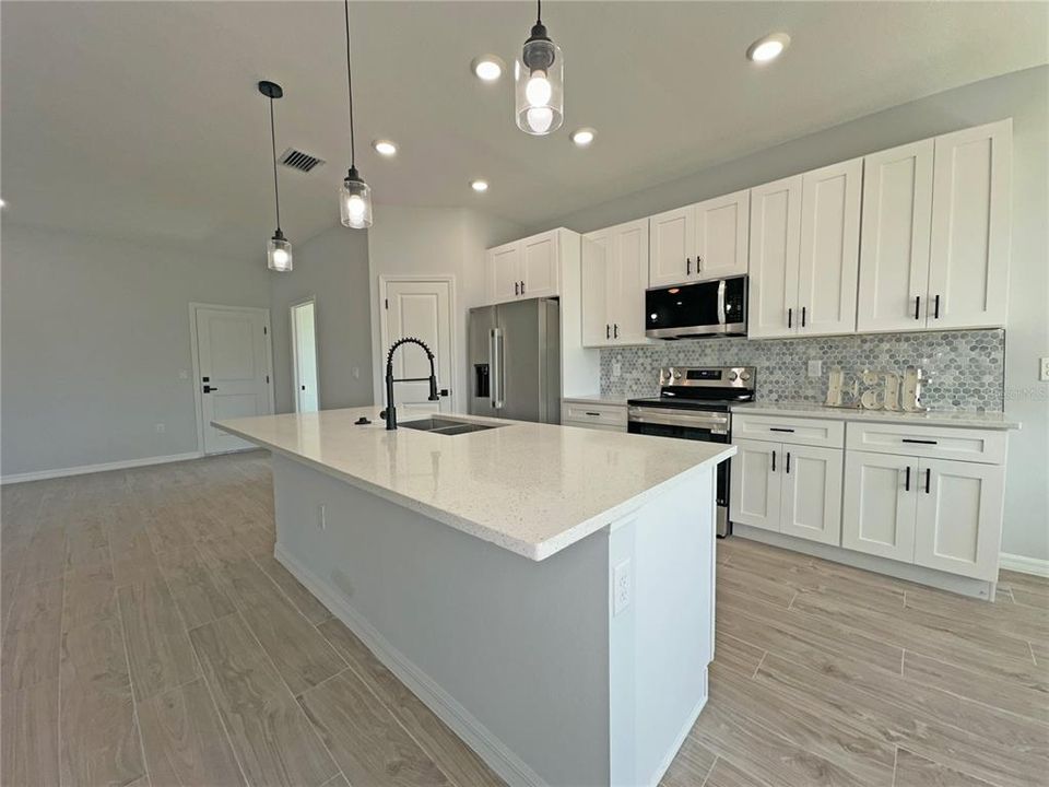 For Sale: $345,000 (2 beds, 4 baths, 1744 Square Feet)