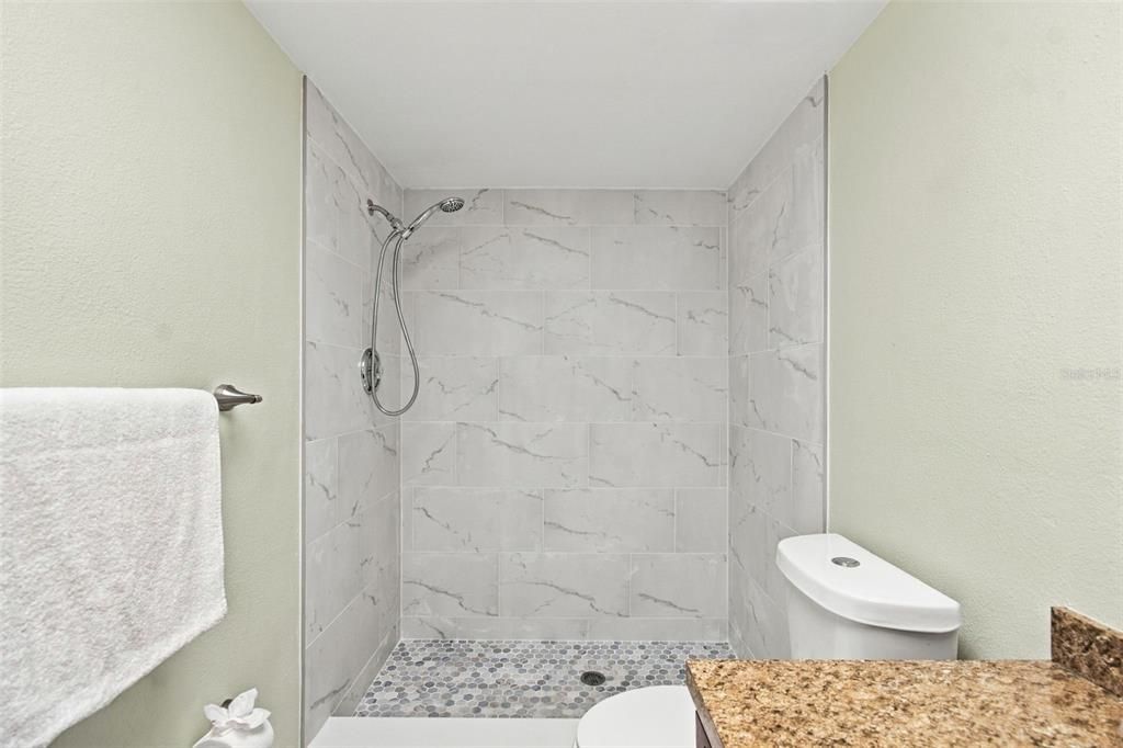 На продажу: $149,000 (2 спален, 2 ванн, 956 Квадратных фут)