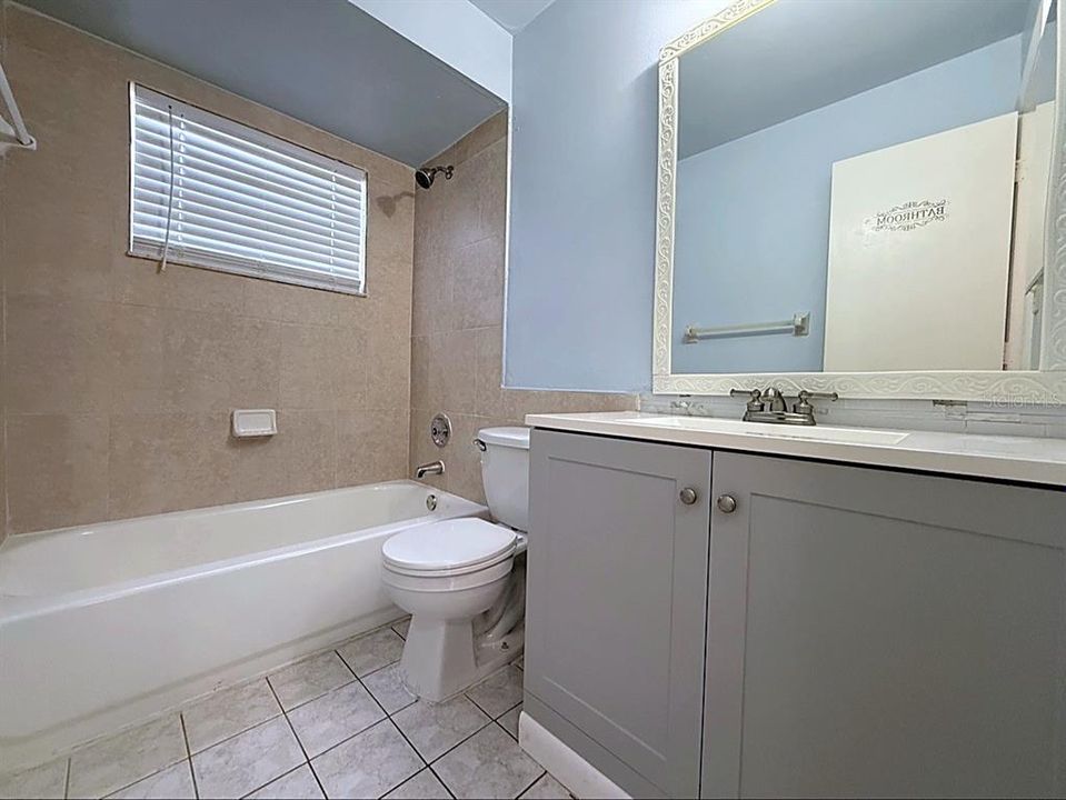 В аренду: $1,850 (2 спален, 2 ванн, 1027 Квадратных фут)