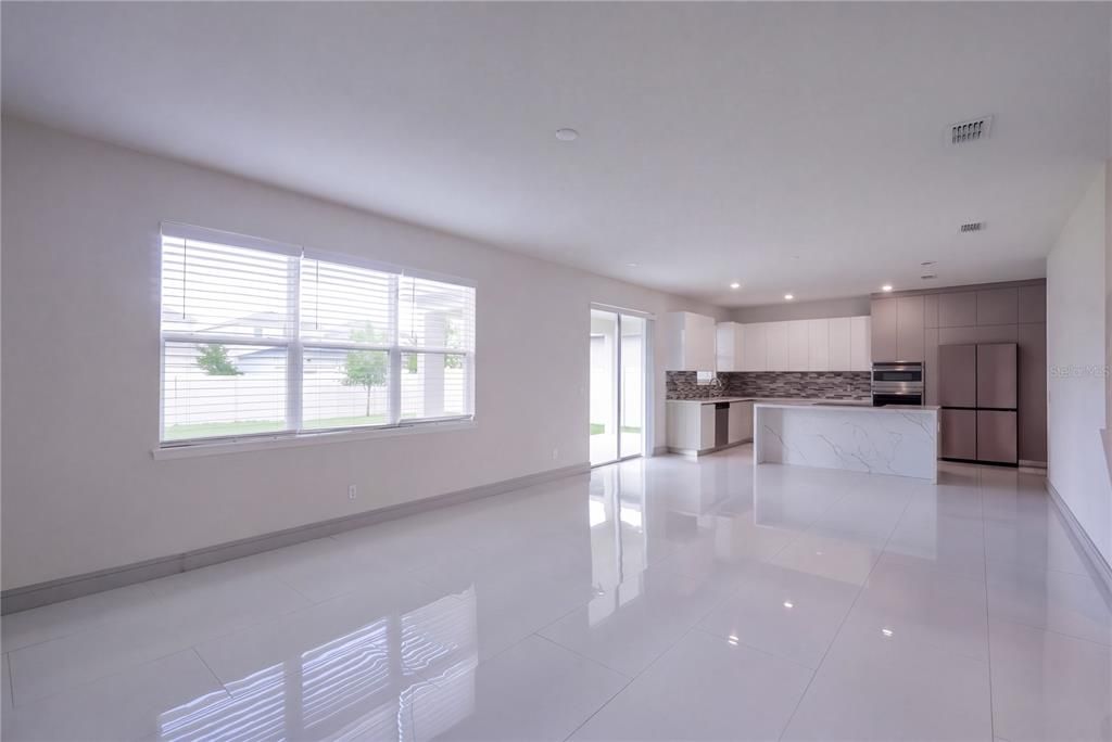 En Venta: $610,000 (5 camas, 3 baños, 2386 Pies cuadrados)