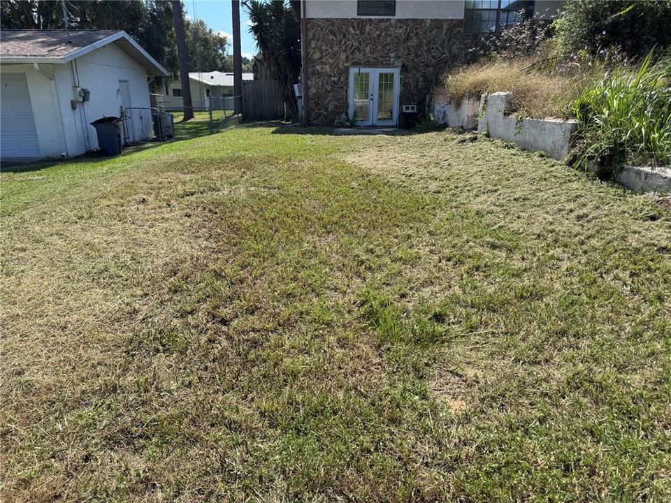 For Sale: $350,000 (5 beds, 3 baths, 2044 Square Feet)