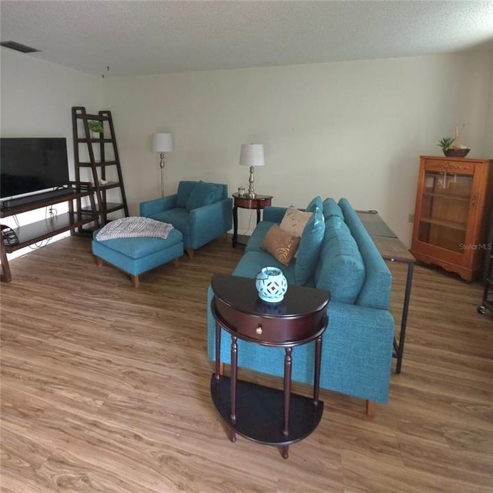 En Venta: $224,900 (2 camas, 2 baños, 1424 Pies cuadrados)
